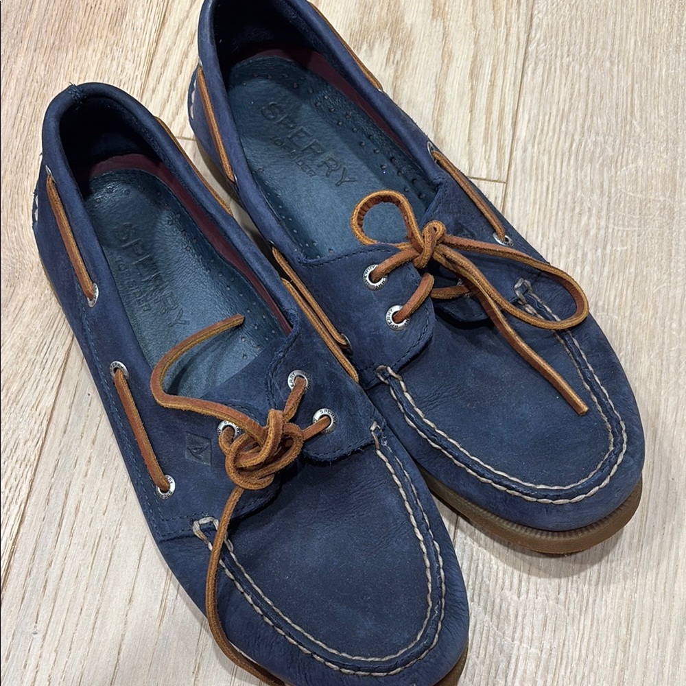 Sperry Men's Dark Blue Boat Shoes with Brown Laces